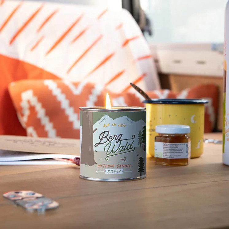 Roadtyping – organic pine scented candle in tin