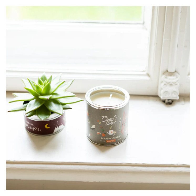 Roadtyping – organic orange scented candle in tin